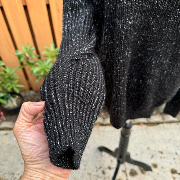 LAURA PETERSON. Thick Black Metallic Sweater. Long Sleeves. Size L. Roun… - Picture 4 of 9